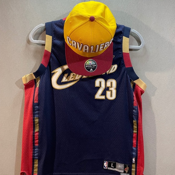 Lebron James Cleveland Cavaliers Jersey and Cavaliers Hat - Picture 1 of 10